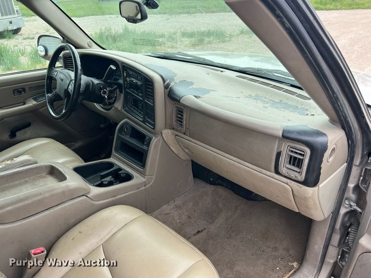 image for item LG9151 2004 GMC Yukon XL  SUV