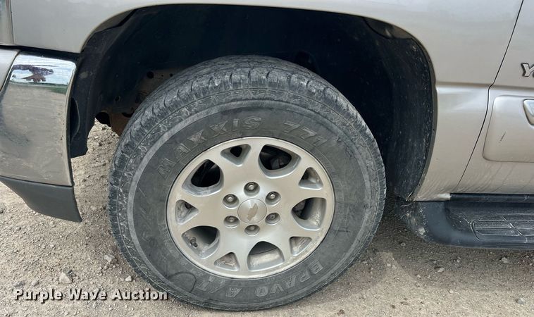 image for item LG9151 2004 GMC Yukon XL  SUV