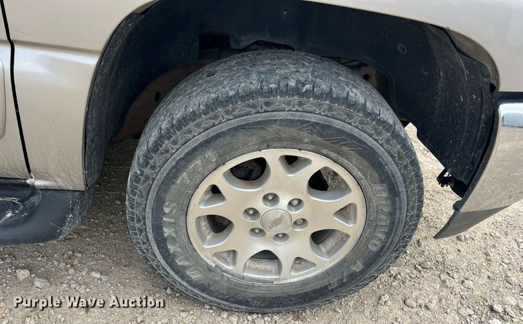 image for item LG9151 2004 GMC Yukon XL  SUV