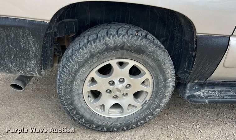 image for item LG9151 2004 GMC Yukon XL  SUV