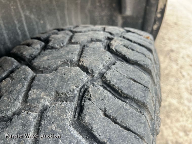 image for item LG9151 2004 GMC Yukon XL  SUV