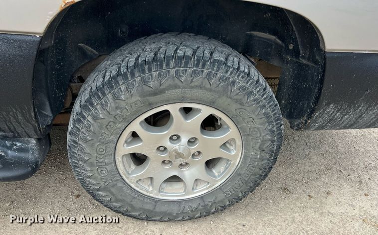 image for item LG9151 2004 GMC Yukon XL  SUV