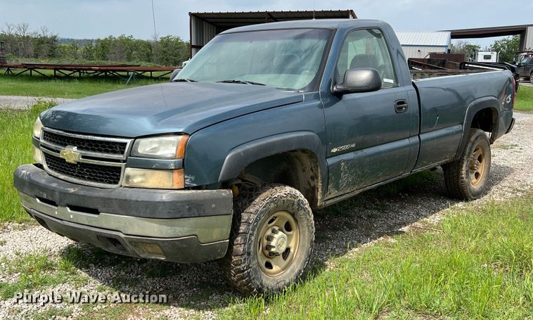 image for item LG9167 2006 Chevrolet Silverado 2500HD  pickup truck