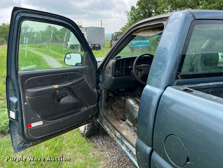 image for item LG9167 2006 Chevrolet Silverado 2500HD  pickup truck