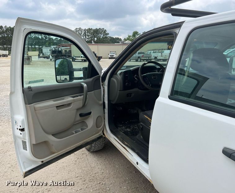 image for item LG9188 2012 GMC Sierra 2500HD  Crew Cab utility bed pickup truck