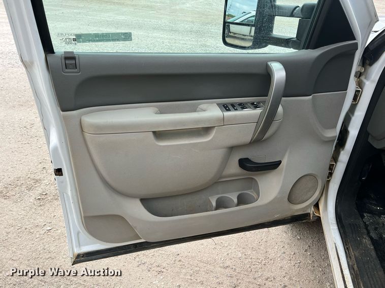 image for item LG9188 2012 GMC Sierra 2500HD  Crew Cab utility bed pickup truck