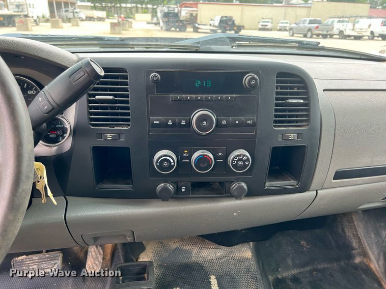 image for item LG9188 2012 GMC Sierra 2500HD  Crew Cab utility bed pickup truck