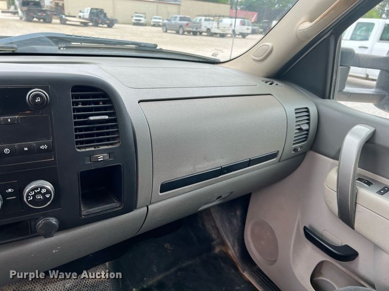 image for item LG9188 2012 GMC Sierra 2500HD  Crew Cab utility bed pickup truck