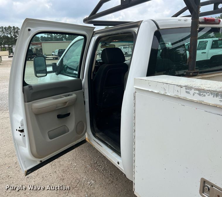 image for item LG9188 2012 GMC Sierra 2500HD  Crew Cab utility bed pickup truck