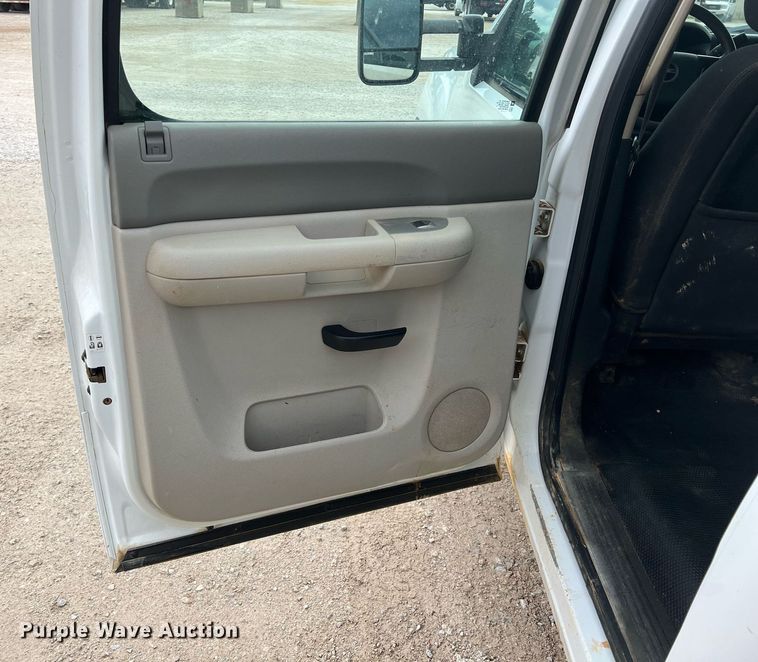 image for item LG9188 2012 GMC Sierra 2500HD  Crew Cab utility bed pickup truck