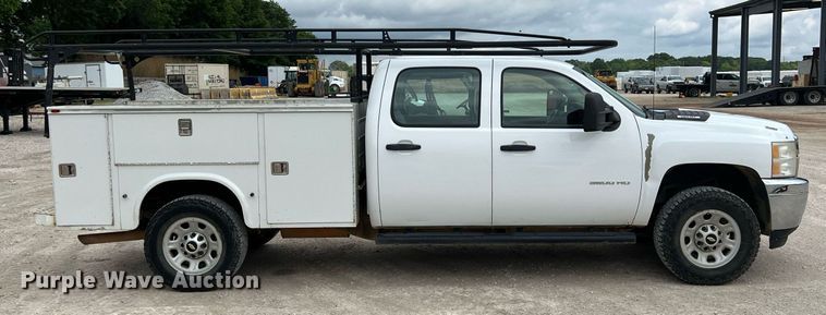 image for item LG9189 2011 Chevrolet Silverado 3500HD  Crew Cab utility bed pickup truck