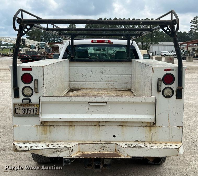 image for item LG9189 2011 Chevrolet Silverado 3500HD  Crew Cab utility bed pickup truck