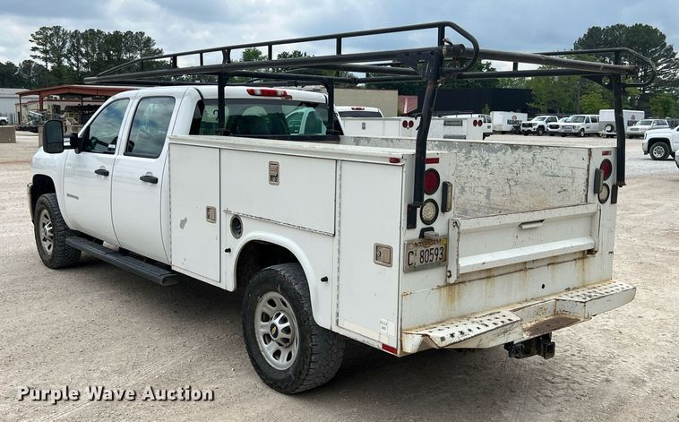image for item LG9189 2011 Chevrolet Silverado 3500HD  Crew Cab utility bed pickup truck
