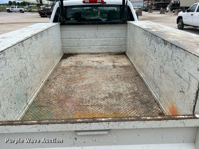 image for item LG9189 2011 Chevrolet Silverado 3500HD  Crew Cab utility bed pickup truck