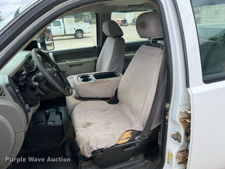 image for item LG9189 2011 Chevrolet Silverado 3500HD  Crew Cab utility bed pickup truck