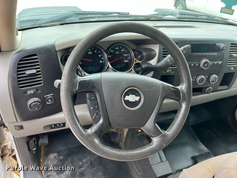 image for item LG9189 2011 Chevrolet Silverado 3500HD  Crew Cab utility bed pickup truck