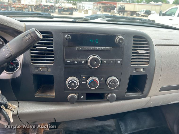 image for item LG9189 2011 Chevrolet Silverado 3500HD  Crew Cab utility bed pickup truck