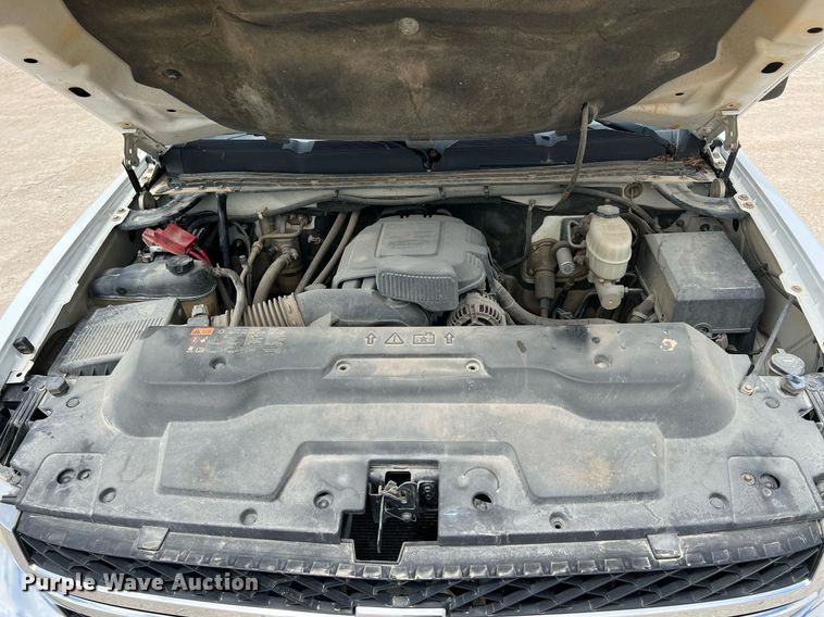 image for item LG9189 2011 Chevrolet Silverado 3500HD  Crew Cab utility bed pickup truck