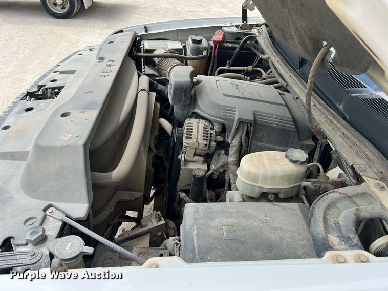 image for item LG9189 2011 Chevrolet Silverado 3500HD  Crew Cab utility bed pickup truck