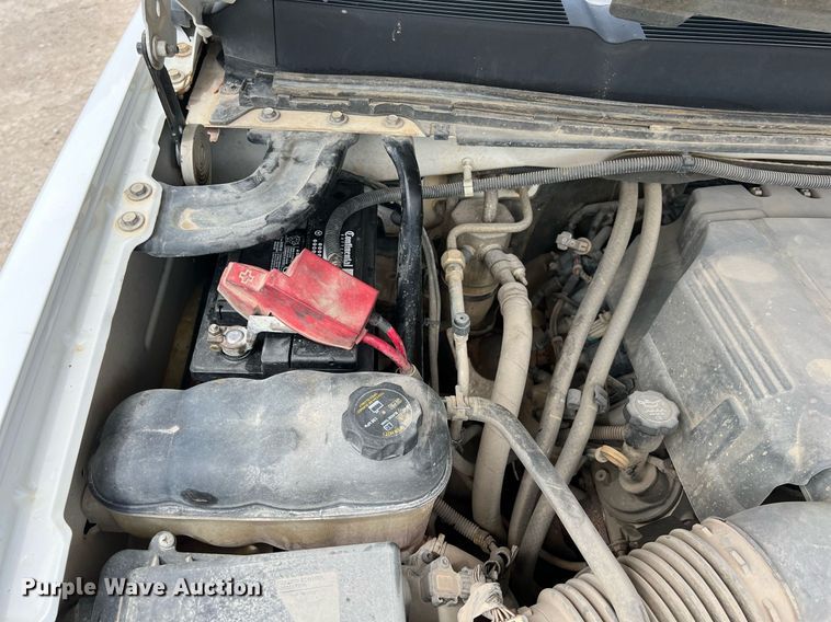 image for item LG9189 2011 Chevrolet Silverado 3500HD  Crew Cab utility bed pickup truck