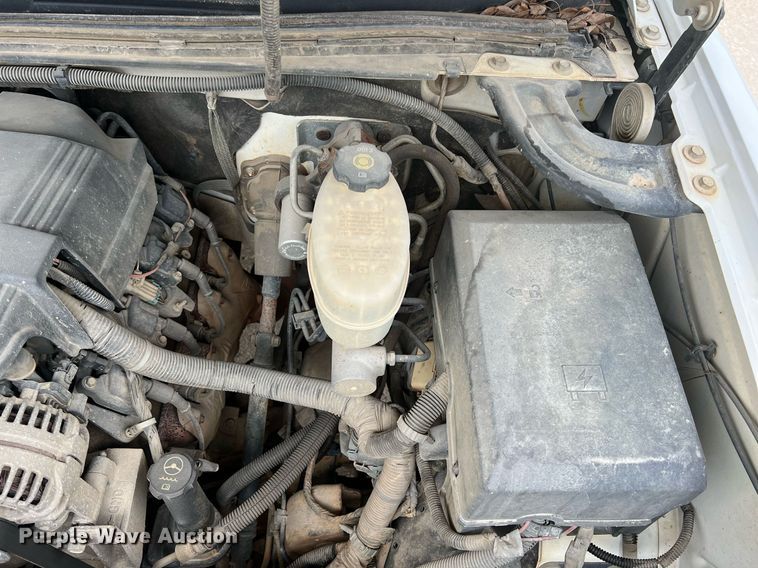 image for item LG9189 2011 Chevrolet Silverado 3500HD  Crew Cab utility bed pickup truck