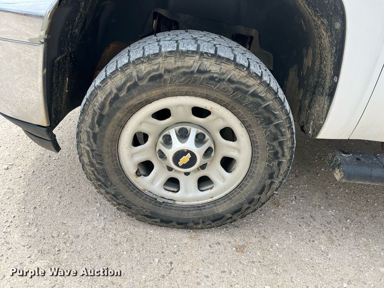 image for item LG9189 2011 Chevrolet Silverado 3500HD  Crew Cab utility bed pickup truck