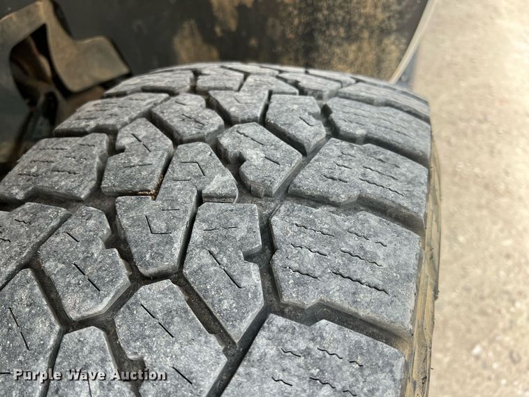 image for item LG9189 2011 Chevrolet Silverado 3500HD  Crew Cab utility bed pickup truck