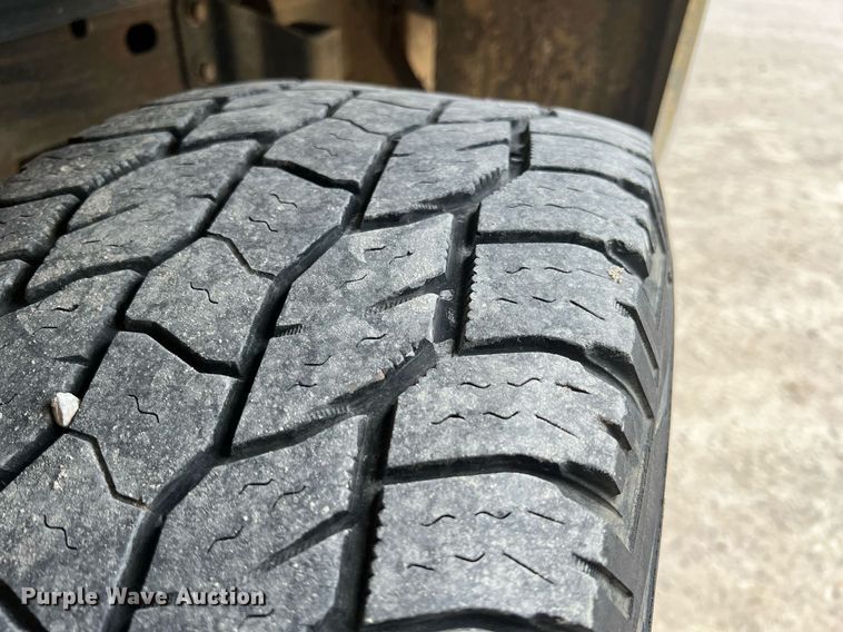 image for item LG9189 2011 Chevrolet Silverado 3500HD  Crew Cab utility bed pickup truck