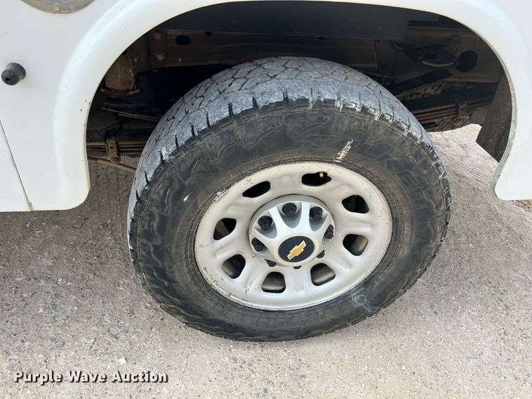 image for item LG9189 2011 Chevrolet Silverado 3500HD  Crew Cab utility bed pickup truck