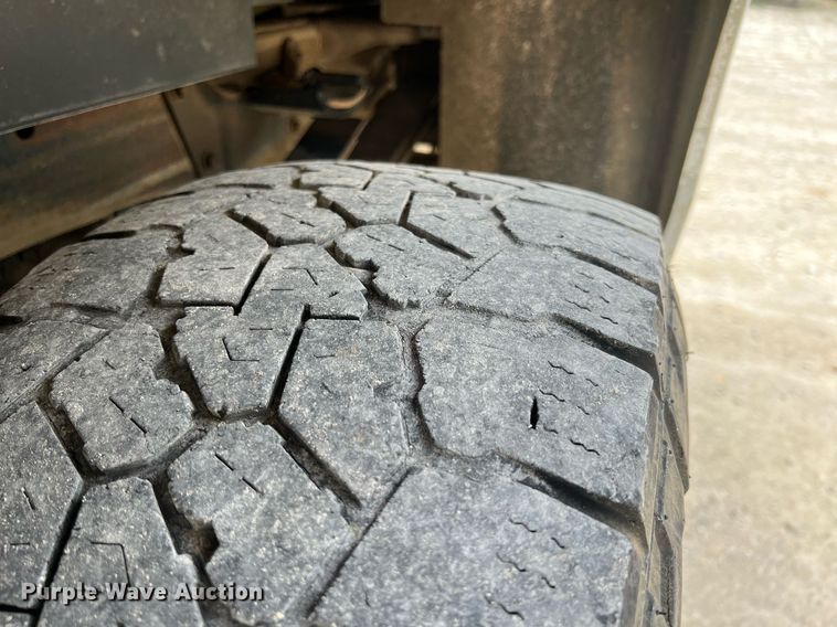 image for item LG9189 2011 Chevrolet Silverado 3500HD  Crew Cab utility bed pickup truck