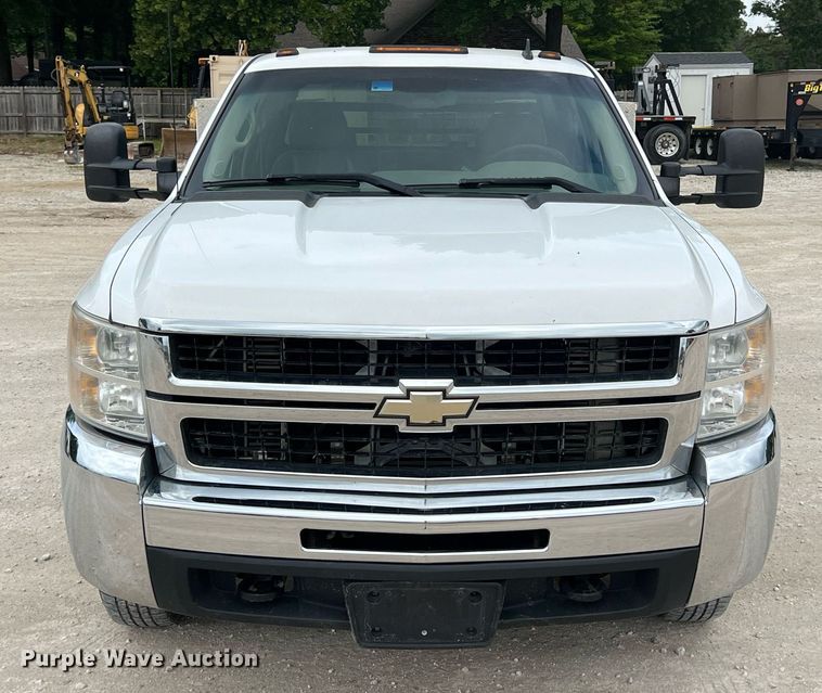 image for item LG9190 2008 Chevrolet Silverado 3500HD  Crew Cab utility bed pickup truck