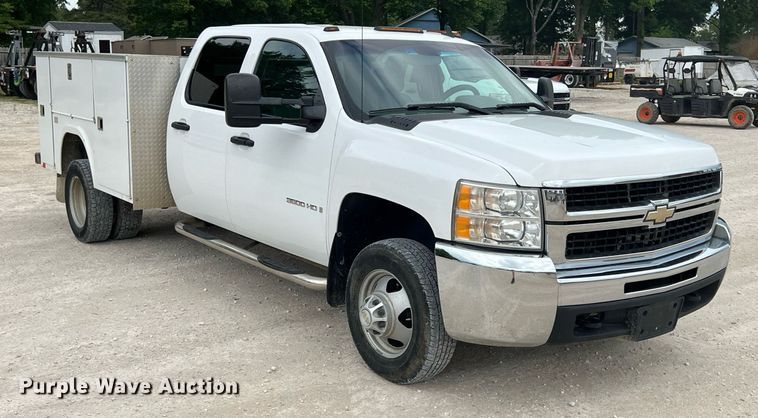 image for item LG9190 2008 Chevrolet Silverado 3500HD  Crew Cab utility bed pickup truck