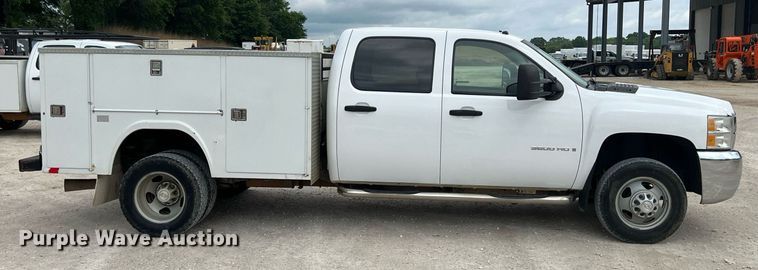 image for item LG9190 2008 Chevrolet Silverado 3500HD  Crew Cab utility bed pickup truck