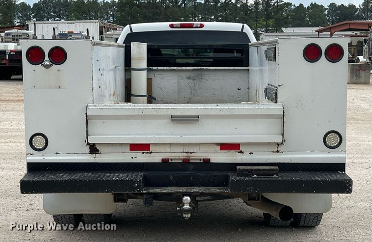 image for item LG9190 2008 Chevrolet Silverado 3500HD  Crew Cab utility bed pickup truck