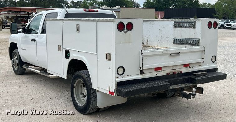image for item LG9190 2008 Chevrolet Silverado 3500HD  Crew Cab utility bed pickup truck