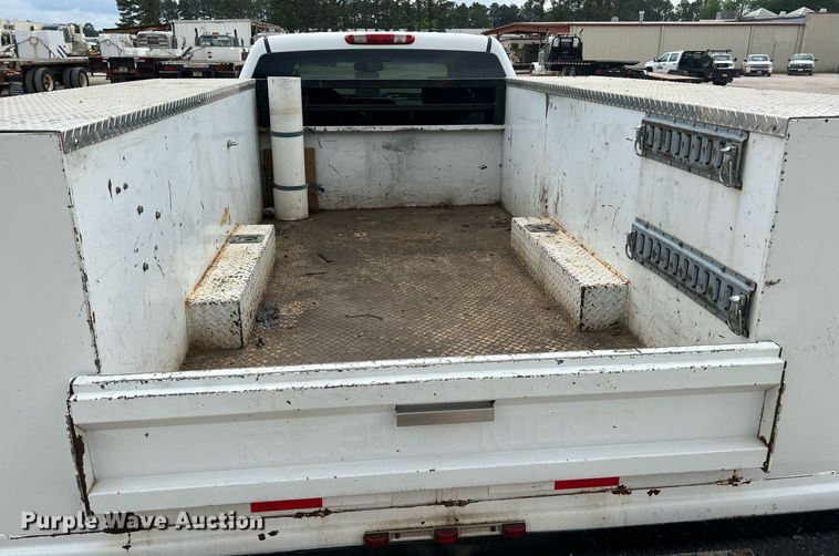 image for item LG9190 2008 Chevrolet Silverado 3500HD  Crew Cab utility bed pickup truck