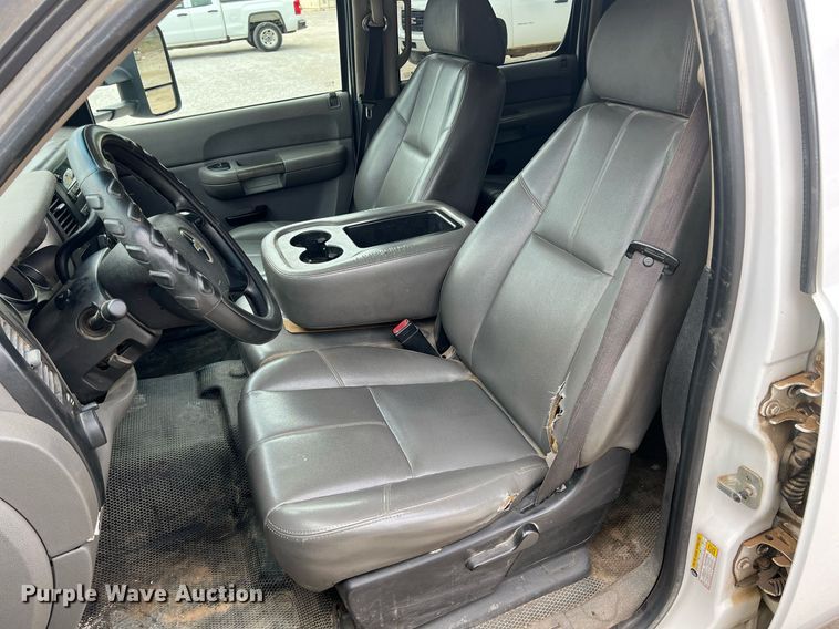 image for item LG9190 2008 Chevrolet Silverado 3500HD  Crew Cab utility bed pickup truck