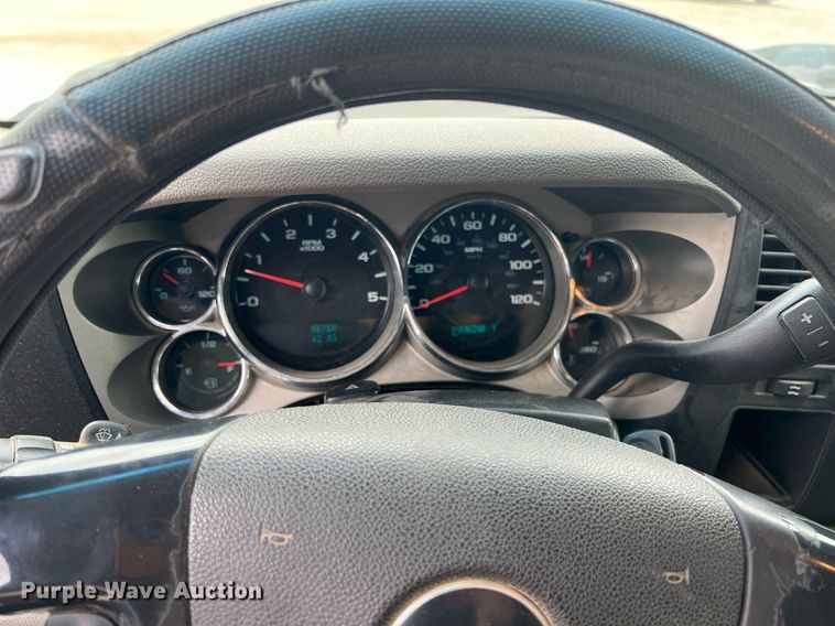 image for item LG9190 2008 Chevrolet Silverado 3500HD  Crew Cab utility bed pickup truck