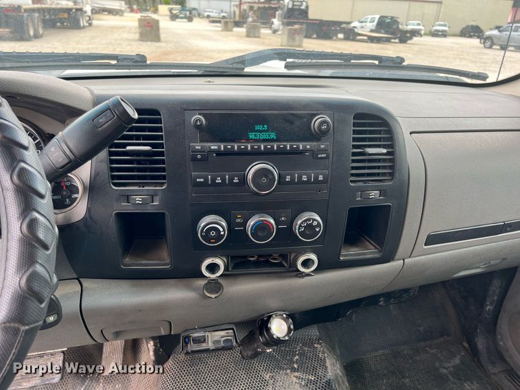 image for item LG9190 2008 Chevrolet Silverado 3500HD  Crew Cab utility bed pickup truck