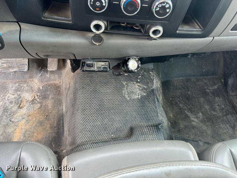 image for item LG9190 2008 Chevrolet Silverado 3500HD  Crew Cab utility bed pickup truck