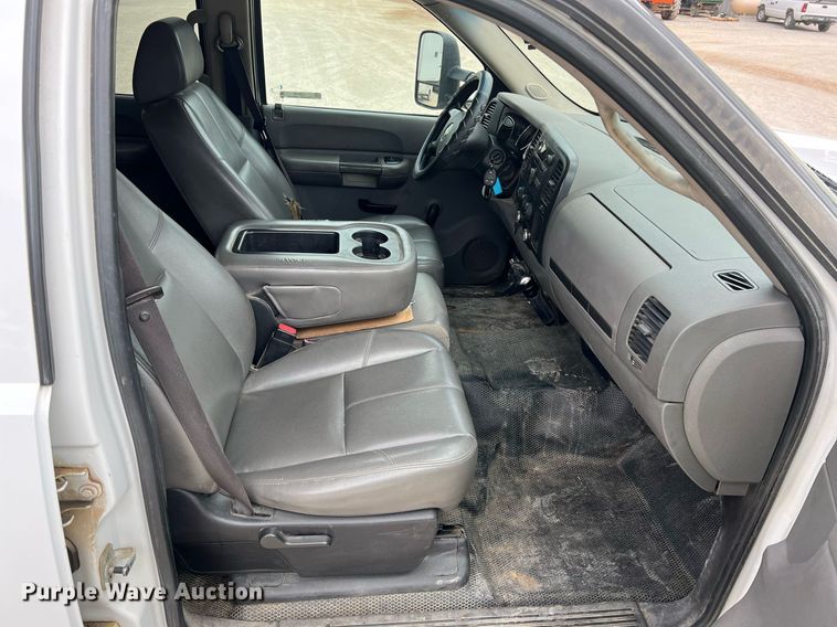 image for item LG9190 2008 Chevrolet Silverado 3500HD  Crew Cab utility bed pickup truck