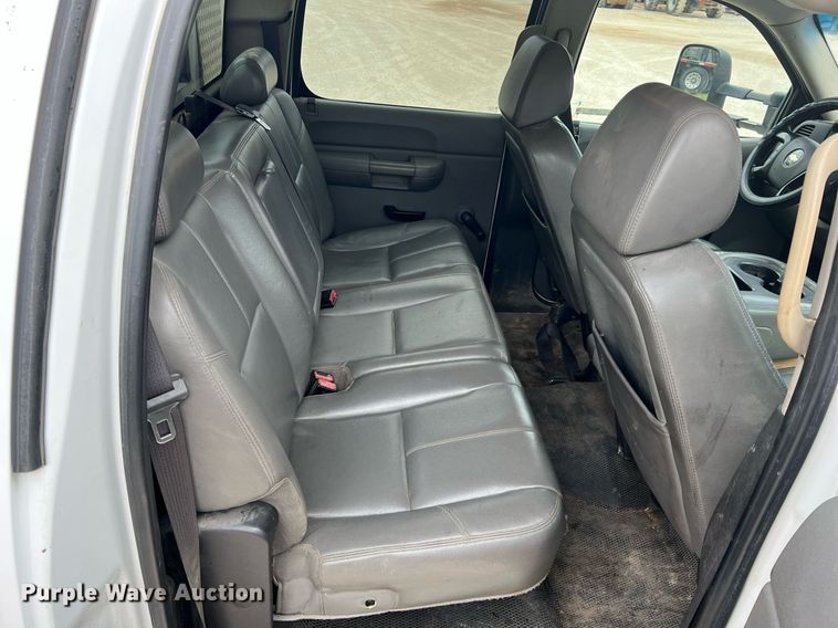 image for item LG9190 2008 Chevrolet Silverado 3500HD  Crew Cab utility bed pickup truck