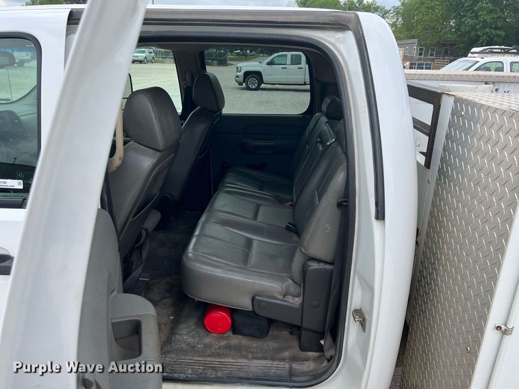 image for item LG9190 2008 Chevrolet Silverado 3500HD  Crew Cab utility bed pickup truck