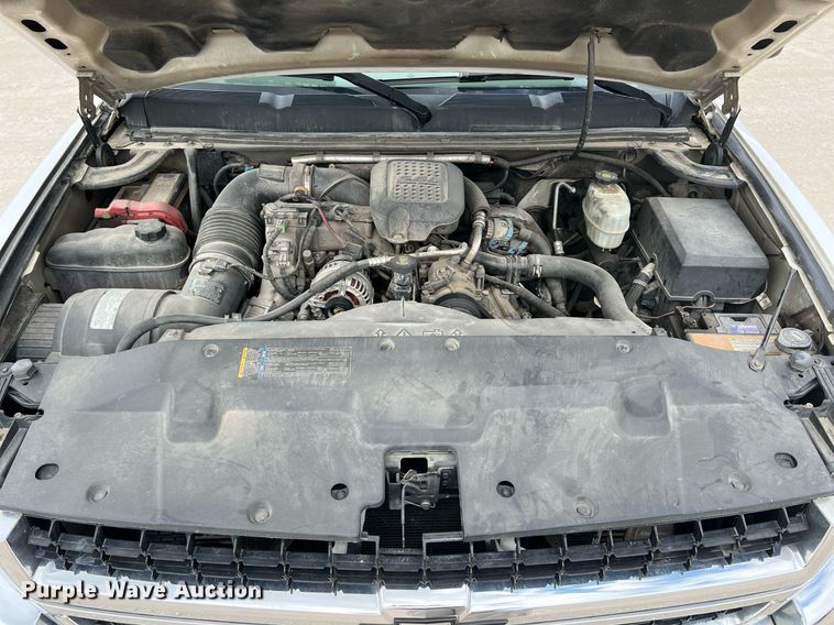 image for item LG9190 2008 Chevrolet Silverado 3500HD  Crew Cab utility bed pickup truck