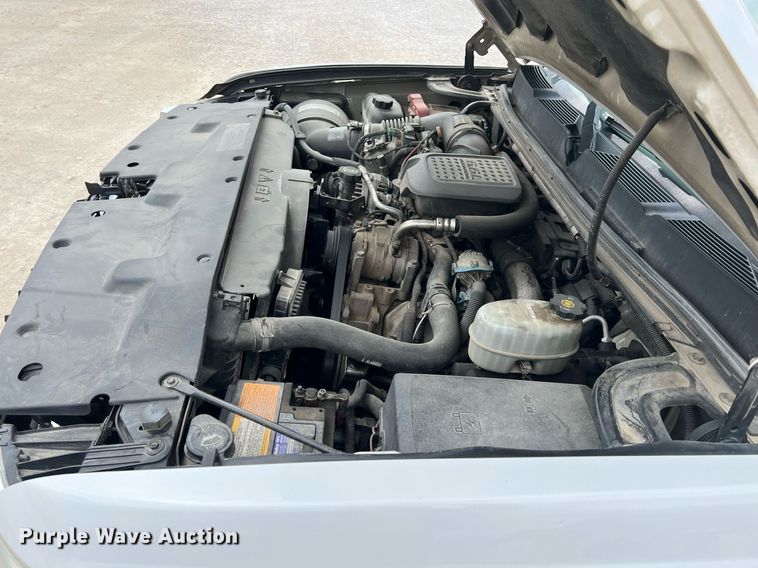 image for item LG9190 2008 Chevrolet Silverado 3500HD  Crew Cab utility bed pickup truck