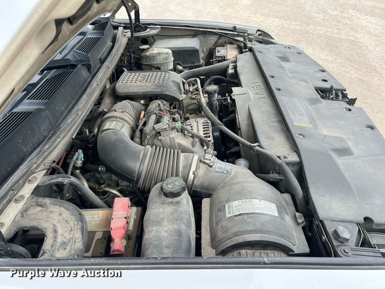 image for item LG9190 2008 Chevrolet Silverado 3500HD  Crew Cab utility bed pickup truck