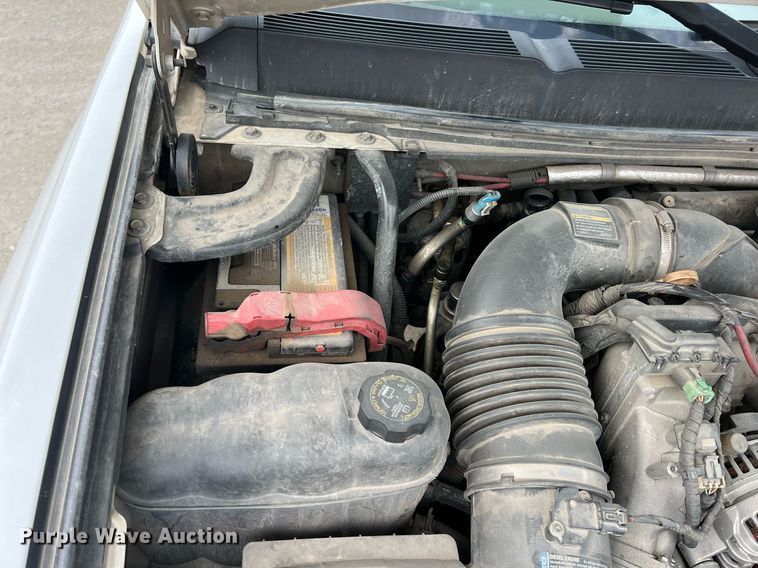 image for item LG9190 2008 Chevrolet Silverado 3500HD  Crew Cab utility bed pickup truck