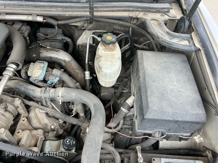 image for item LG9190 2008 Chevrolet Silverado 3500HD  Crew Cab utility bed pickup truck