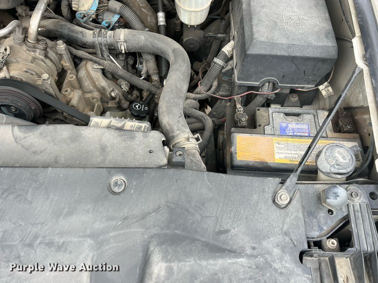 image for item LG9190 2008 Chevrolet Silverado 3500HD  Crew Cab utility bed pickup truck