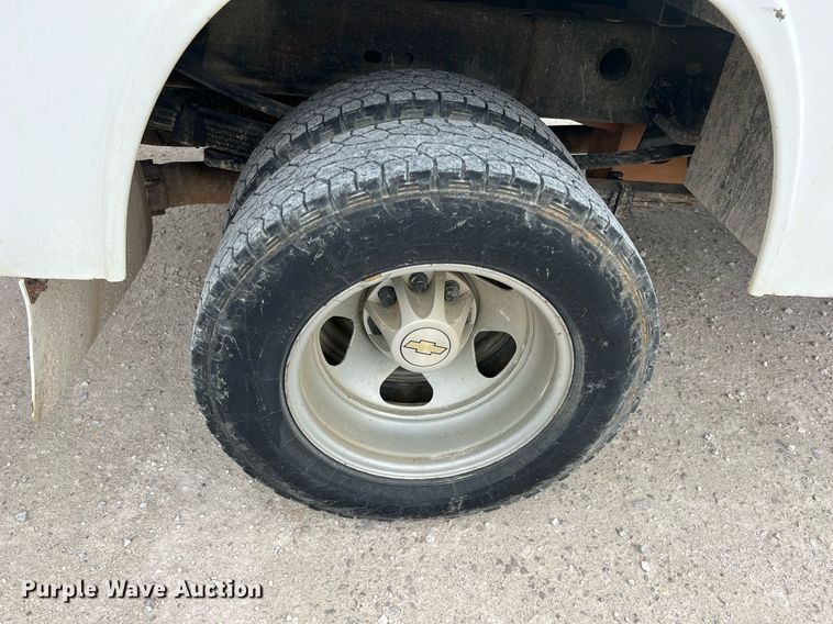 image for item LG9190 2008 Chevrolet Silverado 3500HD  Crew Cab utility bed pickup truck